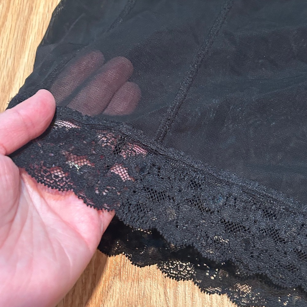 Fredericks of Hollywood Black Mesh Lace Trim Control Slip Skirt Style 8705 Large - Picture 3 of 5